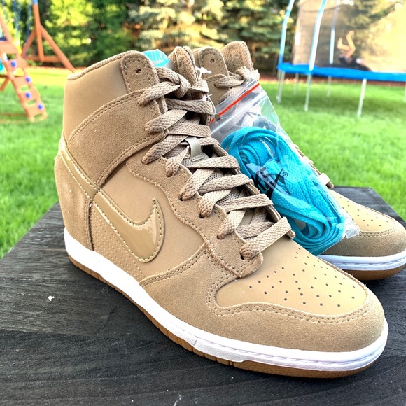 Nike Shoes - WMNS DUNK SKY HIGH ESSENTIAL SIZE 7.5 NWT
